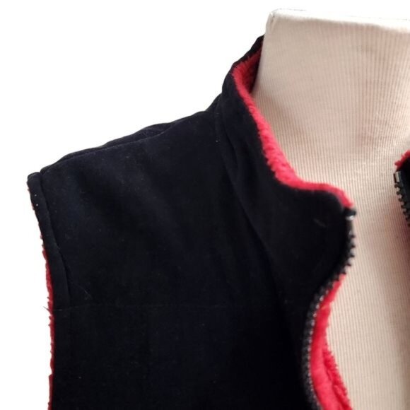 Medium Reverseable Red Black Fuzzy Full Zip Vest - Picture 2 of 3